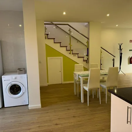 D - Delightful With Free Private Parking