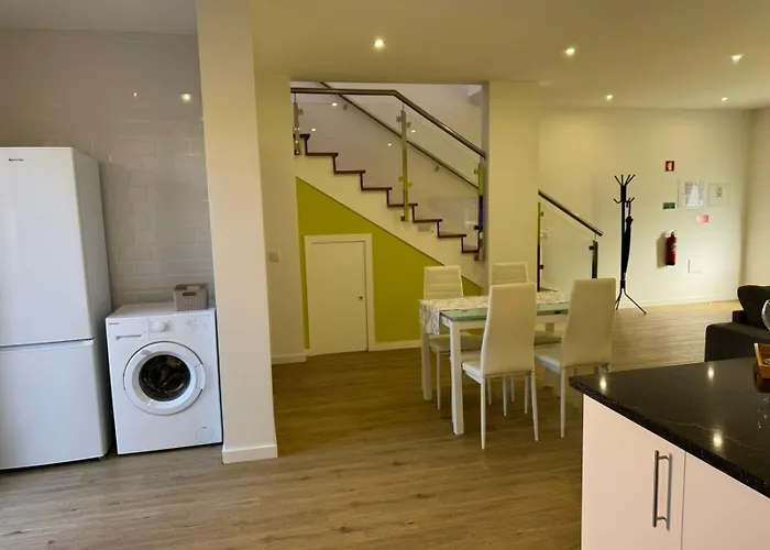 D - Delightful With Free Private Parking