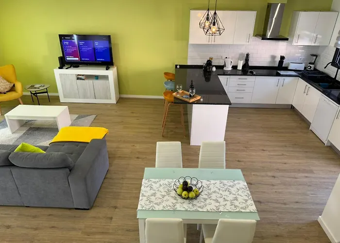 Apartamento D - Delightful With Free Private Parking