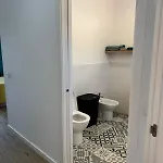 D - Delightful With Free Private Parking Apartmán