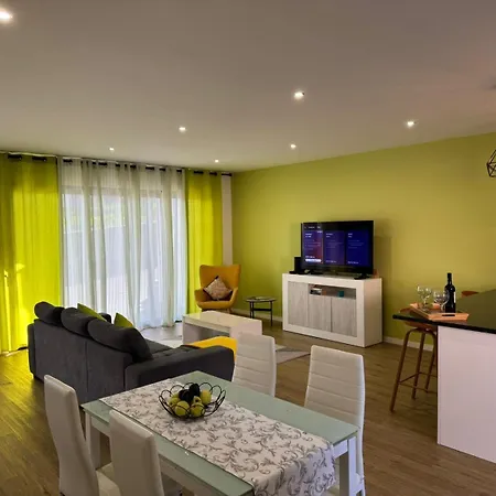 Delightful With Free Private Parking Apartamento