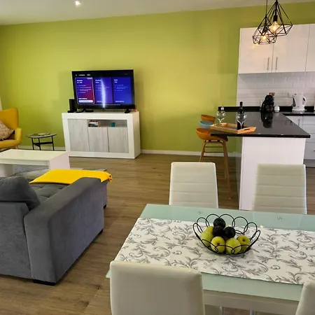 Delightful With Free Private Parking Apartamento *